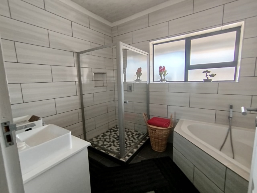 2 Bedroom Property for Sale in Bayview Western Cape